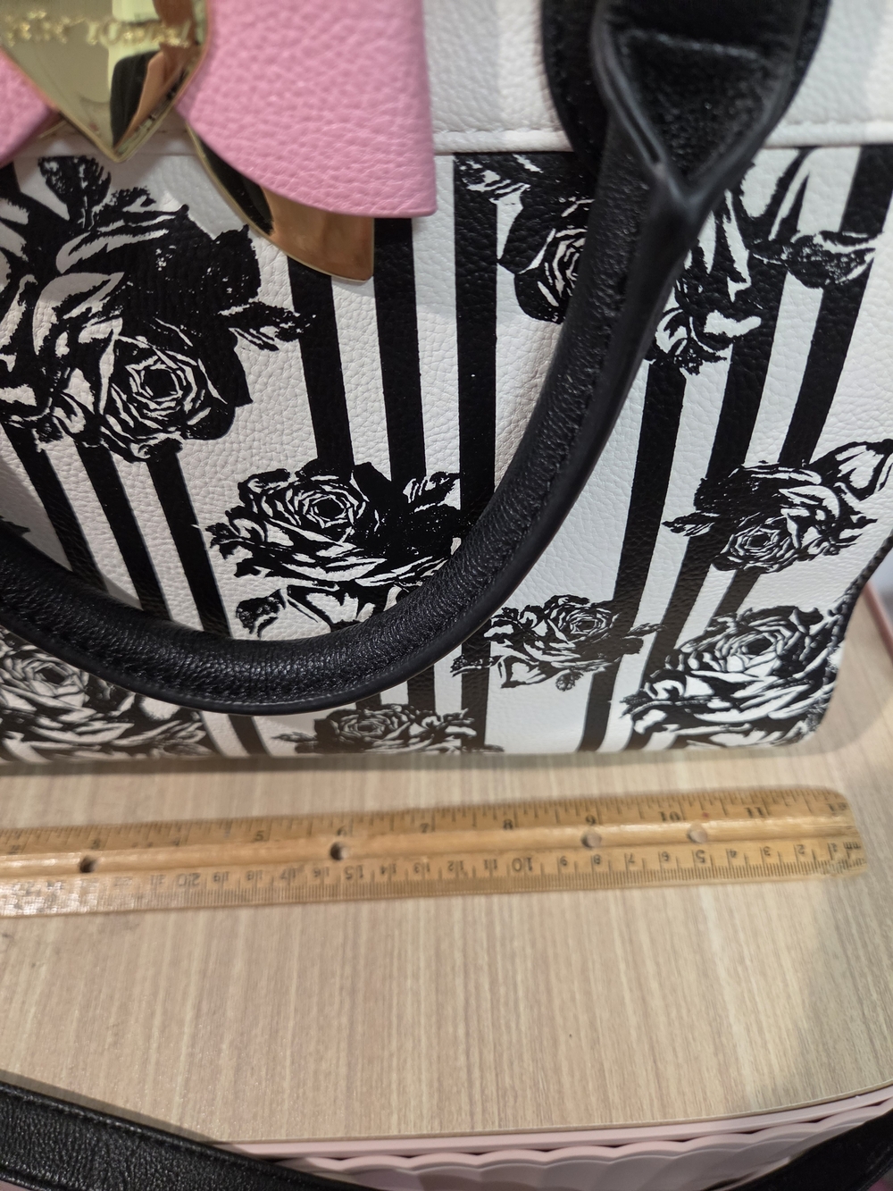 Betsey Johnson NWOT Black White  Deco Floral Satchel With Pink Bow - Picture 7 of 8